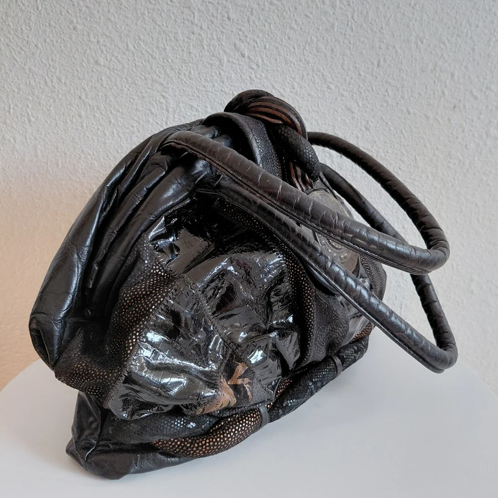 Vintage 1980s Park Avenue Int ? Black Gold Leather Fabrick Handbag Purse .